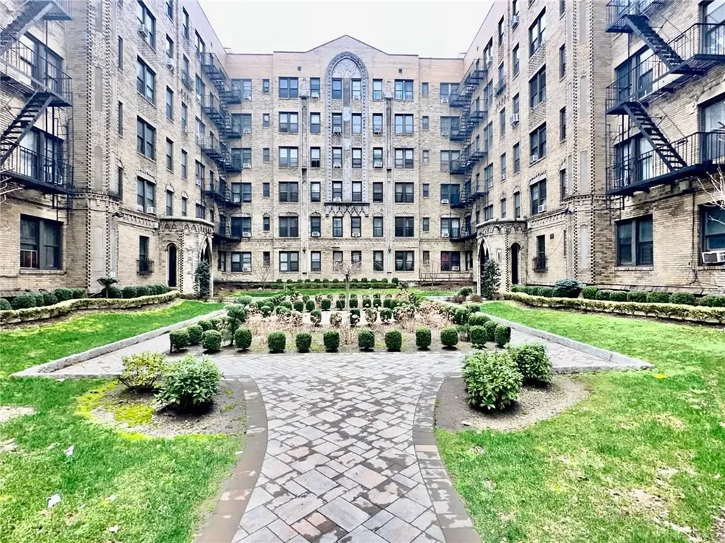 2075 Wallace Avenue Bronx NY 10462