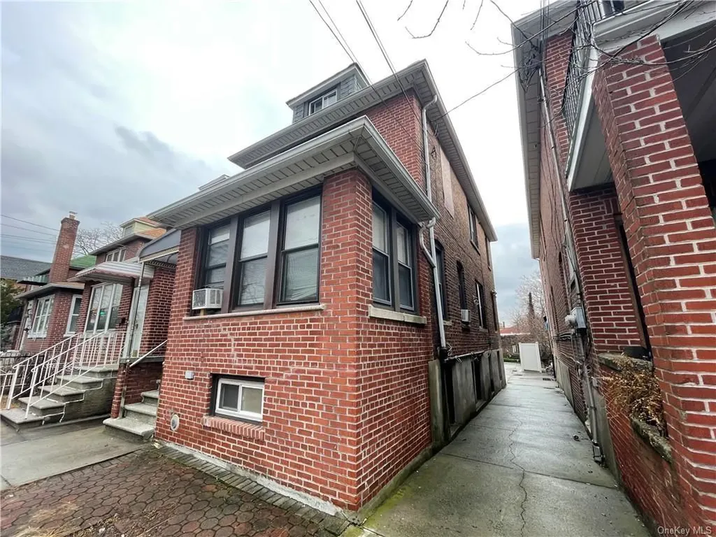 1032 Rhinelander Avenue Bronx NY 10461