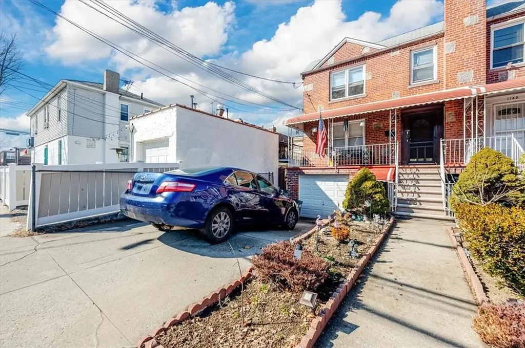 1147 Neill Avenue Bronx NY 10461