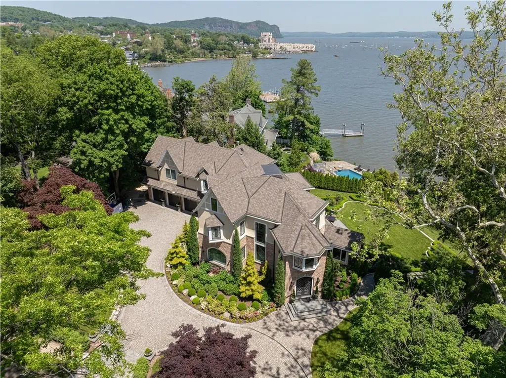 12 Clinton Avenue Nyack NY 10960