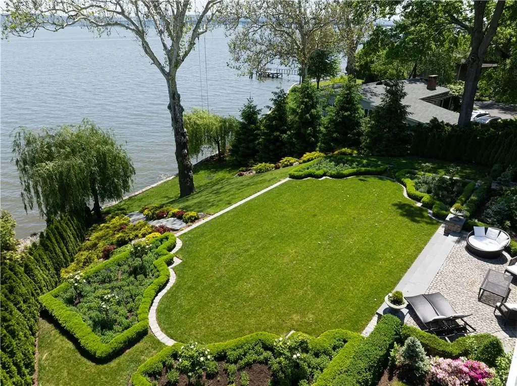 12 Clinton Avenue Nyack NY 10960