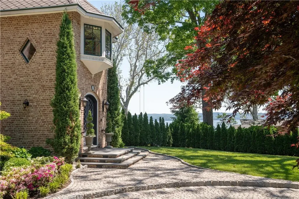 12 Clinton Avenue Nyack NY 10960