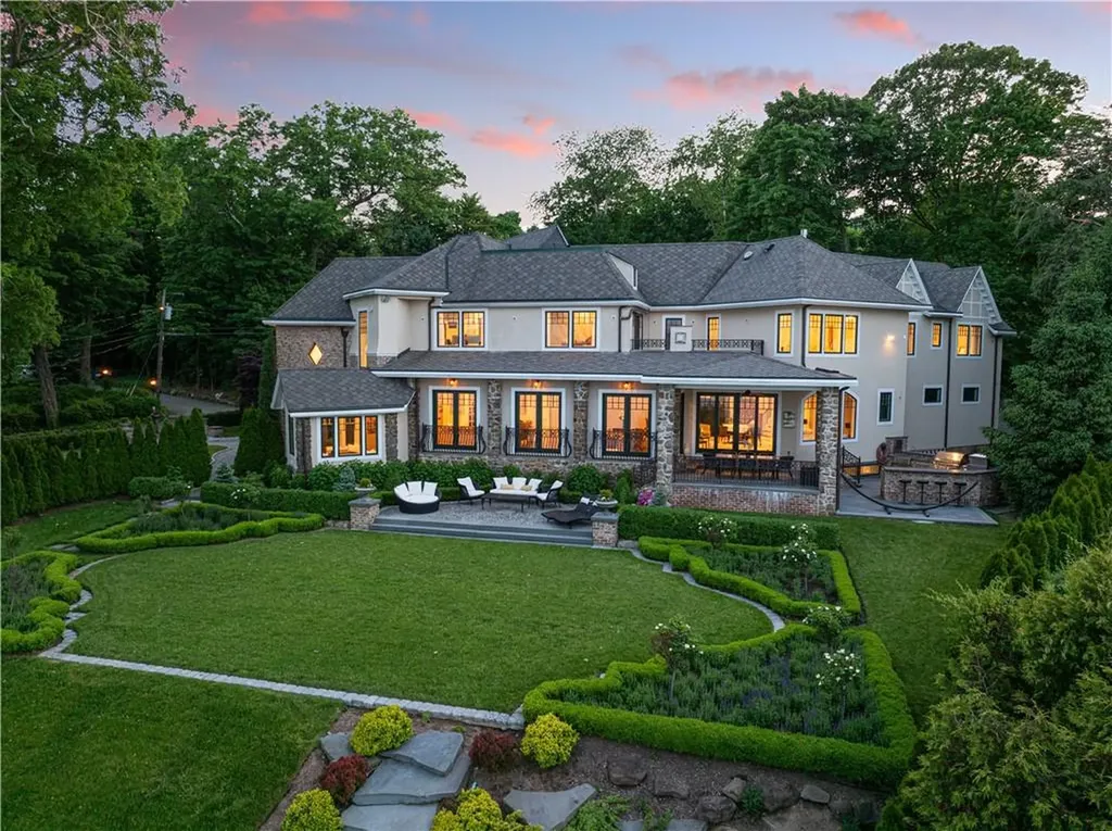 12 Clinton Avenue Nyack NY 10960