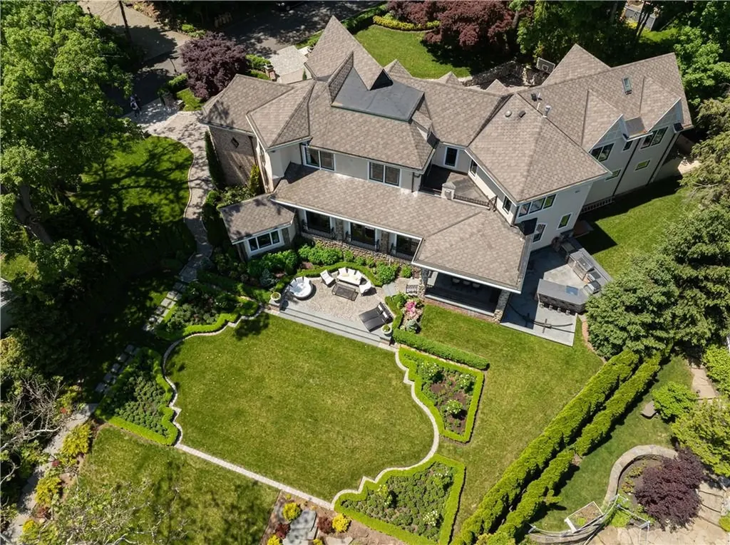 12 Clinton Avenue Nyack NY 10960