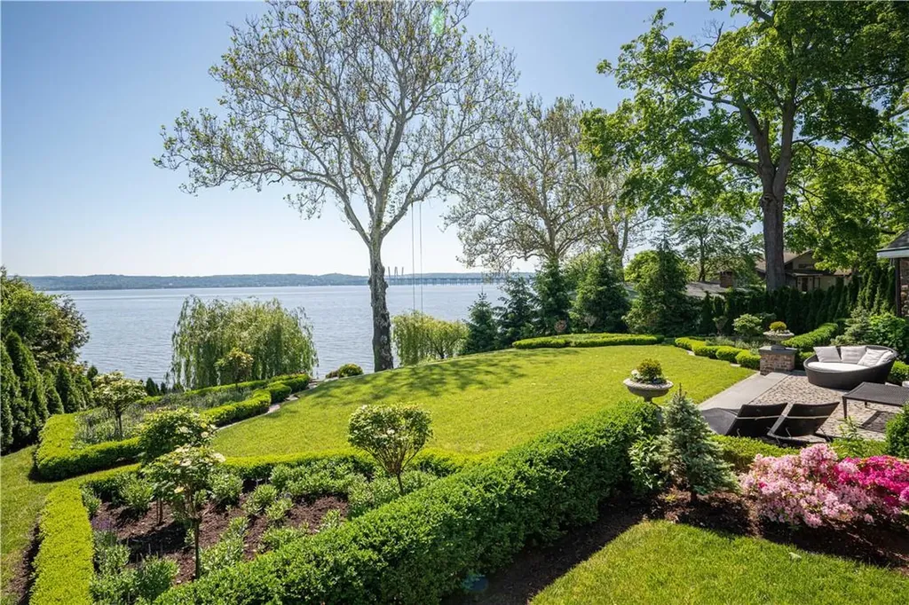 12 Clinton Avenue Nyack NY 10960
