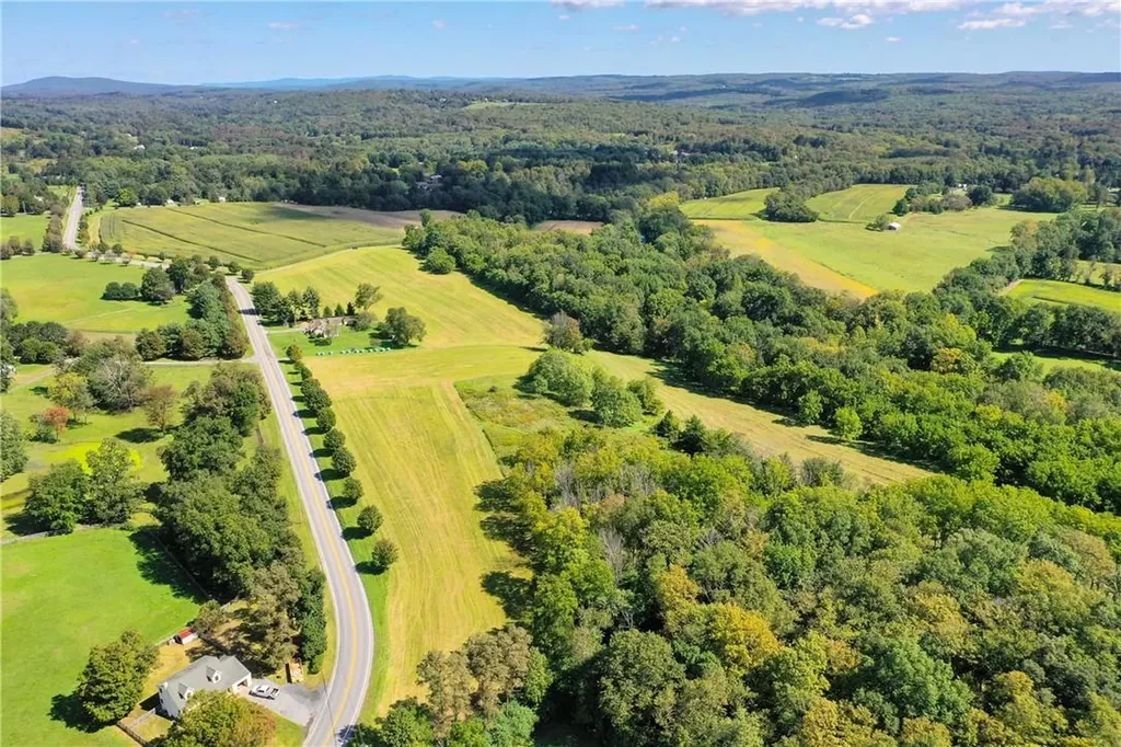 2180 Salt Point Turnpike Clinton Corners NY 12514