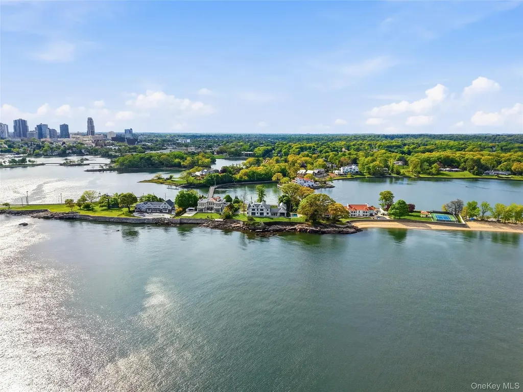 104 Premium Point Road Mamaroneck NY 10801