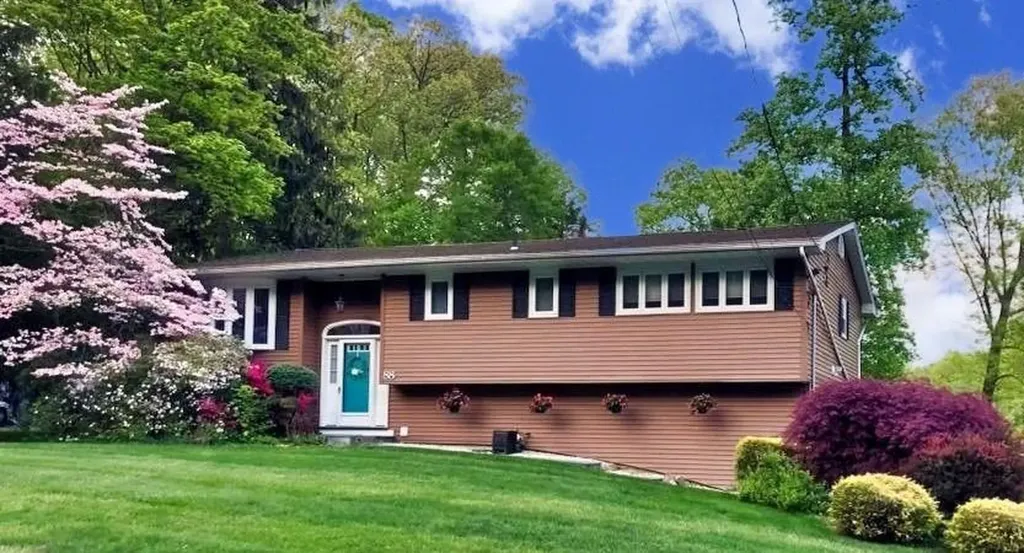 88 Tennyson Drive Nanuet NY 10954