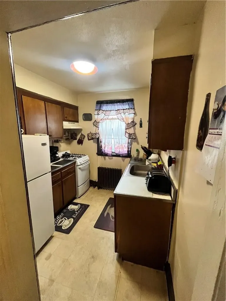 4434 Carpenter Avenue Bronx NY 10470