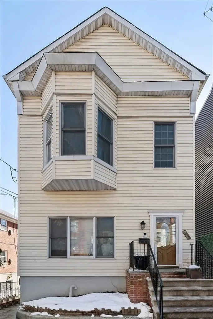 242 E 236th Street Bronx NY 10470