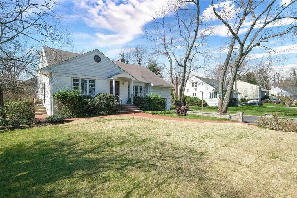 74 Van Etten Boulevard New Rochelle NY 10804