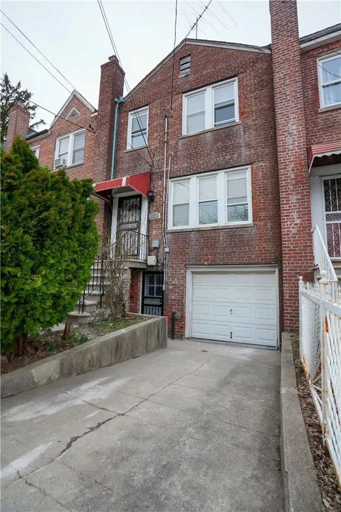 4557 Richardson Avenue Bronx NY 10470