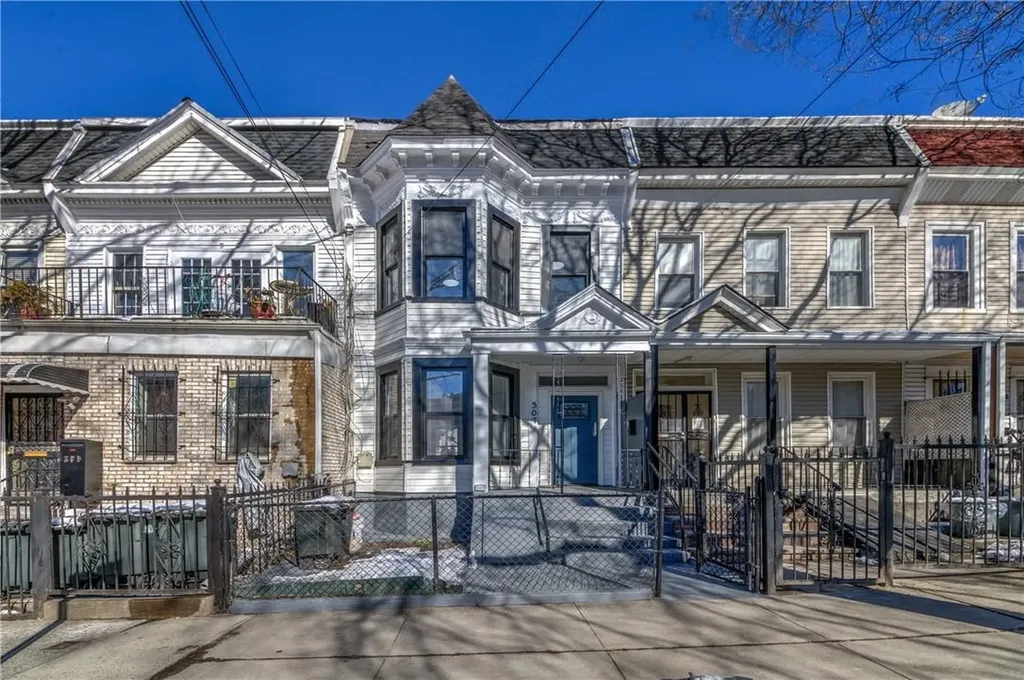 307 E 169th Street Bronx NY 10456