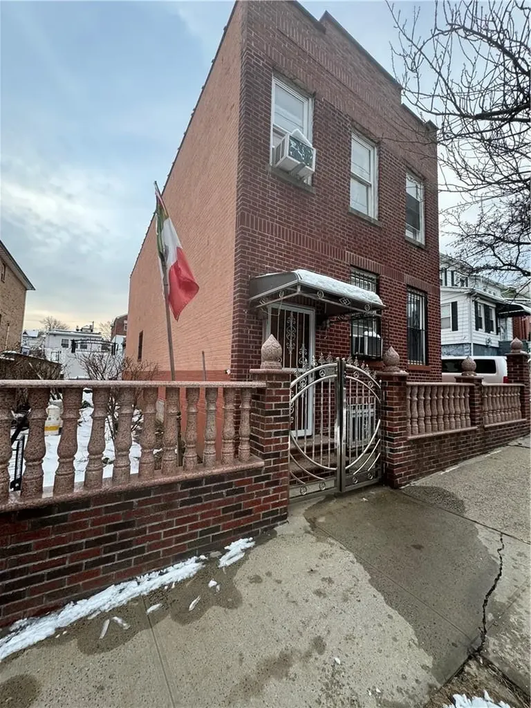 936 E 232nd Street Bronx NY 10466