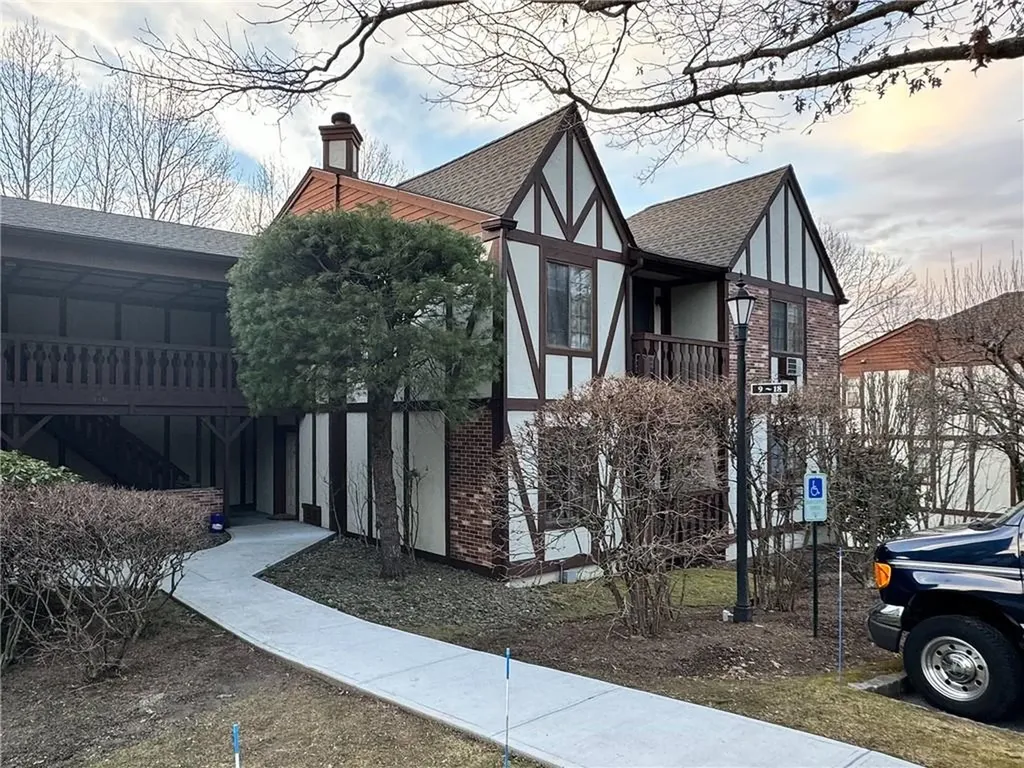 13 Foxwood Circle Mount Kisco NY 10549