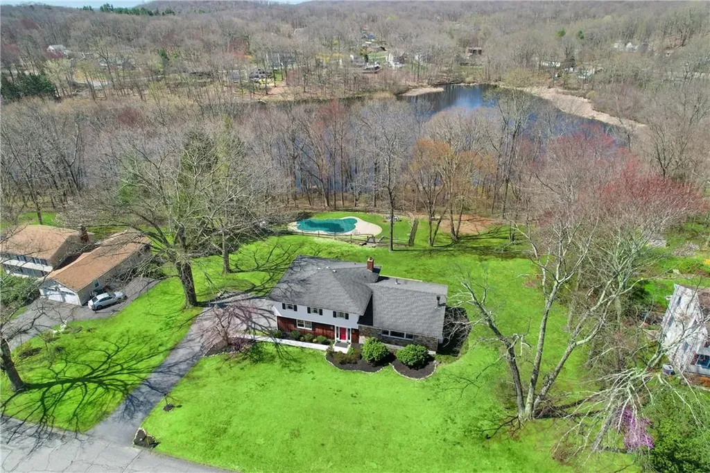 329 Lakeview Street Mahopac NY 10541