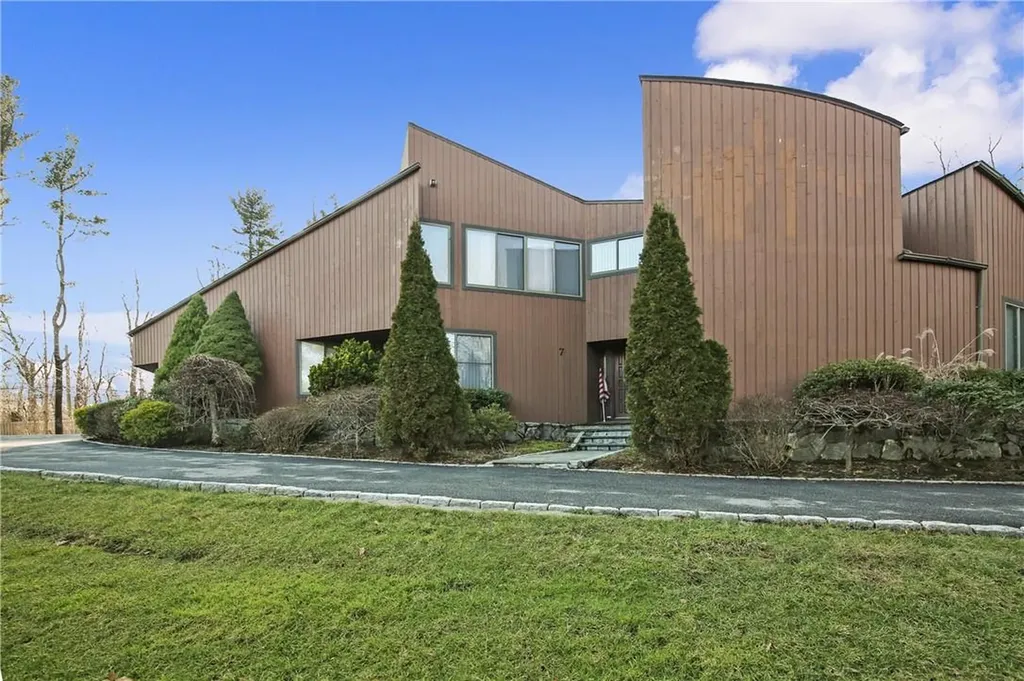 7 Harrows Lane Purchase NY 10577