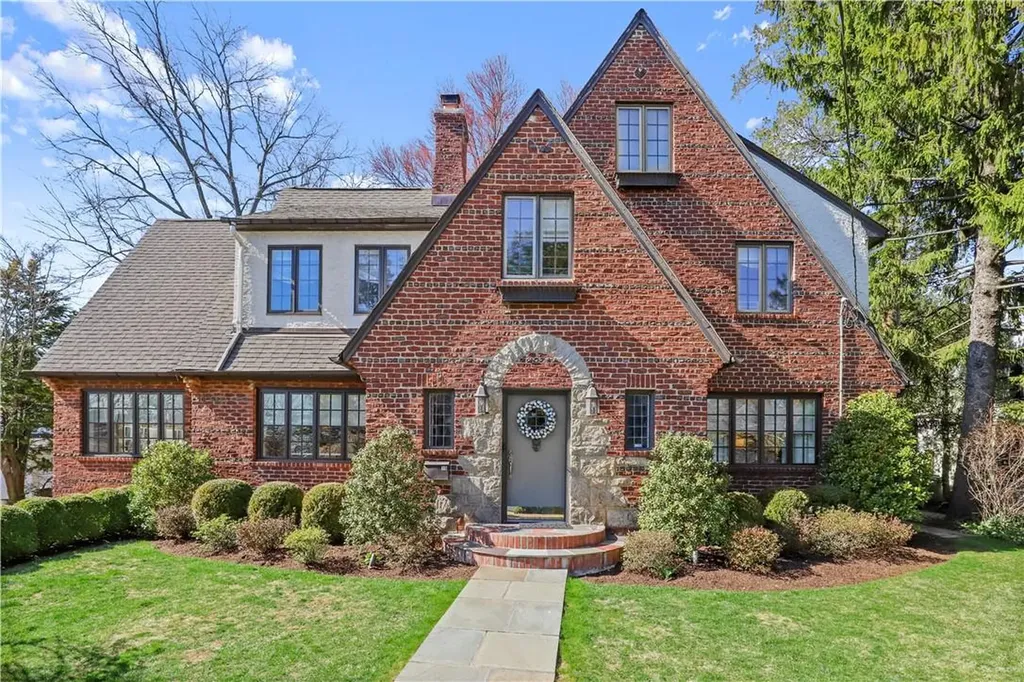 15 Colonial Road Bronxville NY 10708