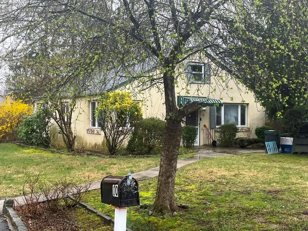 10 De Clark Place Nanuet NY 10954