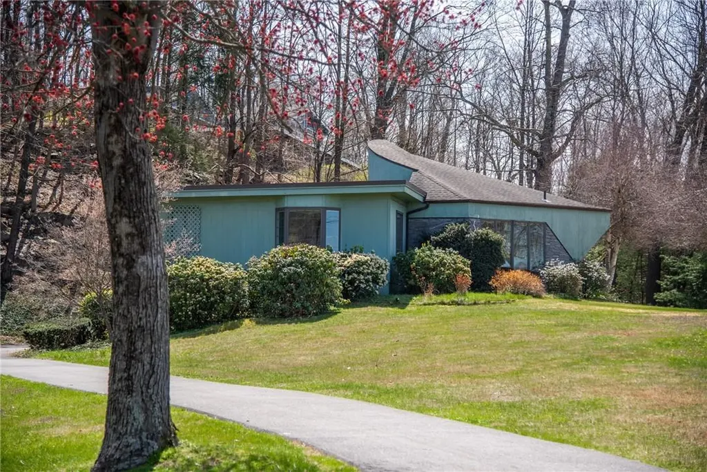 23 Scenic Drive Hyde Park NY 12538