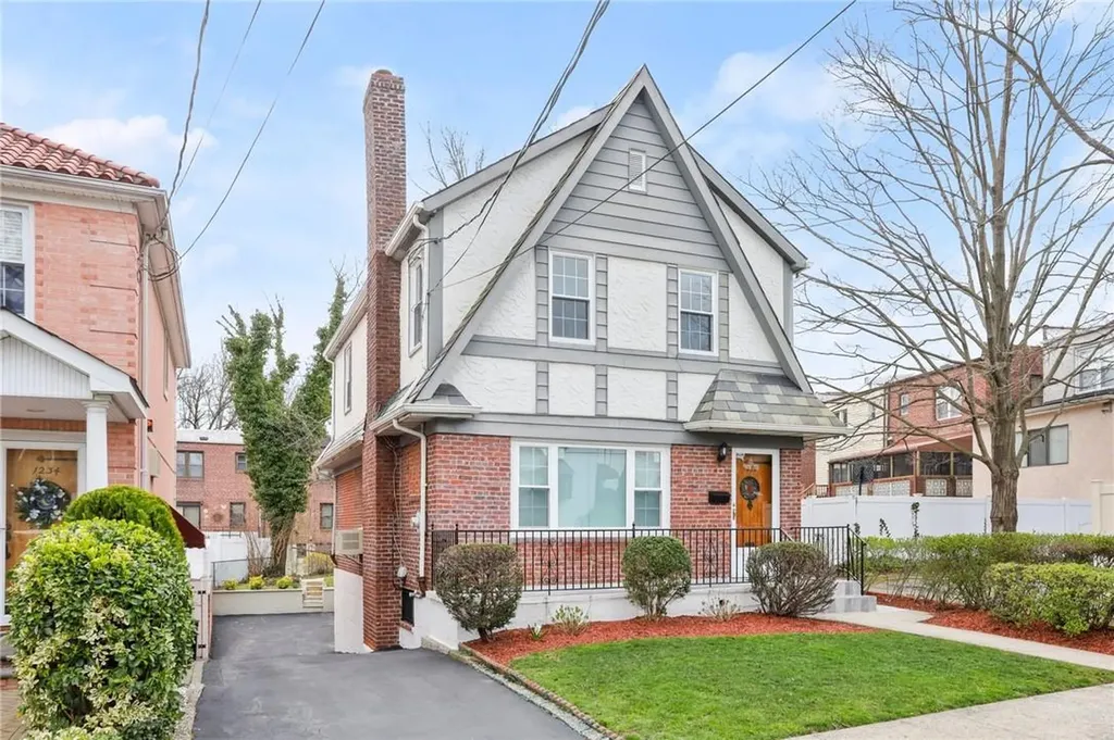 1232 Pawnee Place Bronx NY 10461