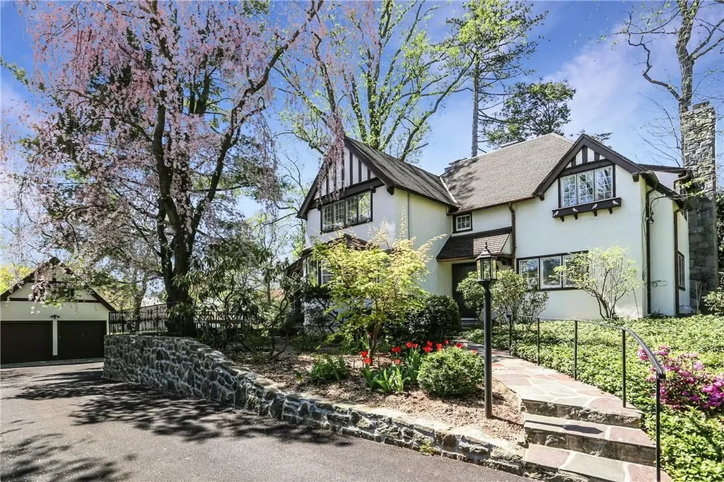 10 Wayside Lane Scarsdale NY 10583