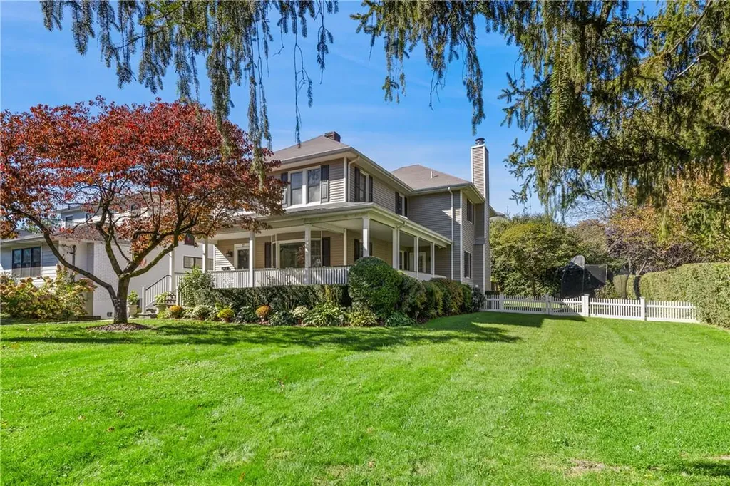 27 Holly Place Larchmont NY 10538