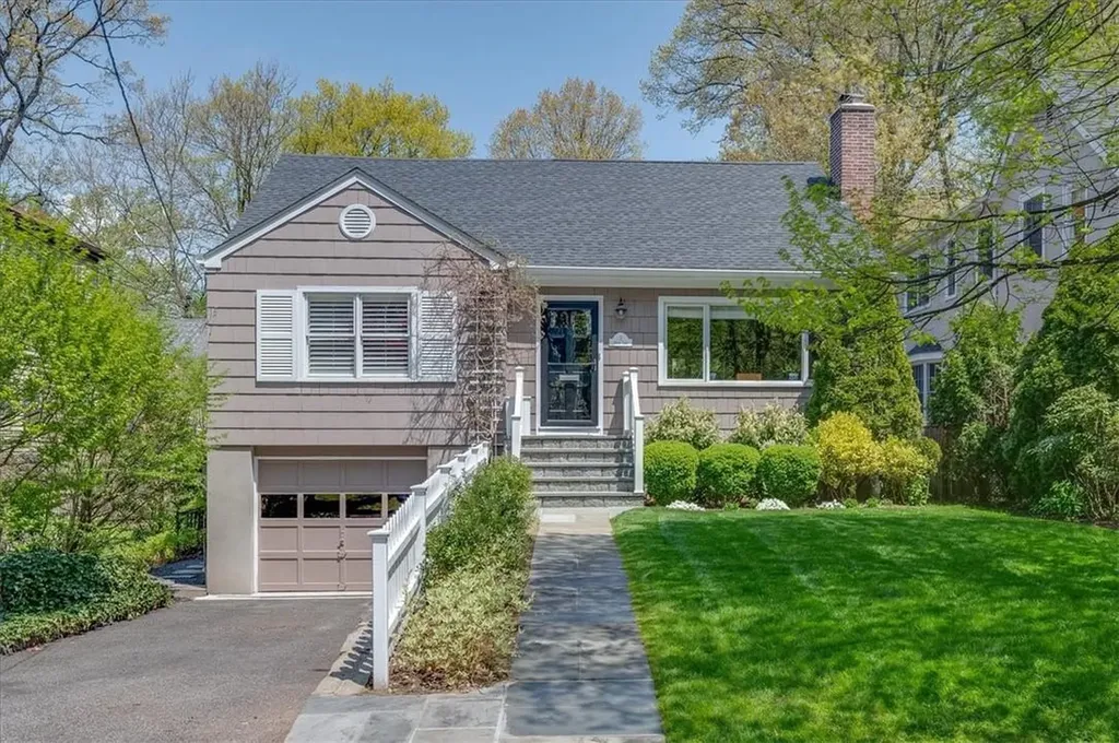 5 Brook Place Larchmont NY 10538