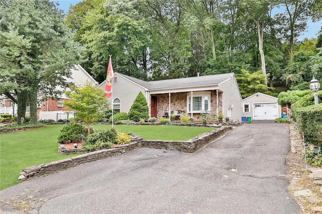 17 N Lexow Avenue Nanuet NY 10954