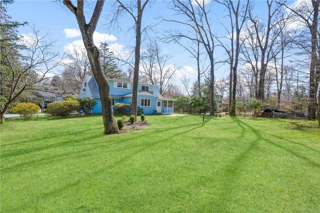 121 N Hampton Drive White Plains NY 10603