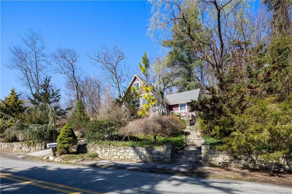 51 Tanglewylde Road Lake Peekskill NY 10537