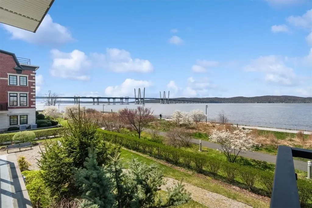 16 Rivers Edge Drive Tarrytown NY 10591