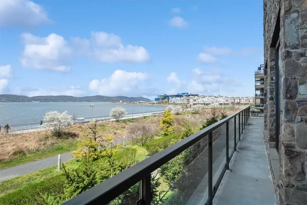 16 Rivers Edge Drive Tarrytown NY 10591