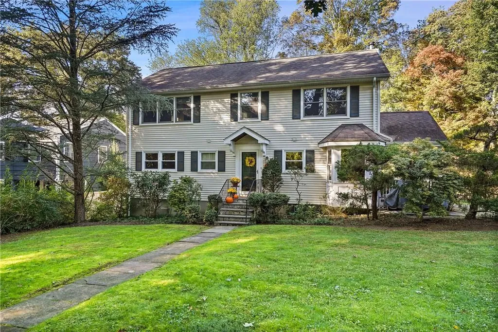 33 Red Oak Lane Mount Kisco NY 10549