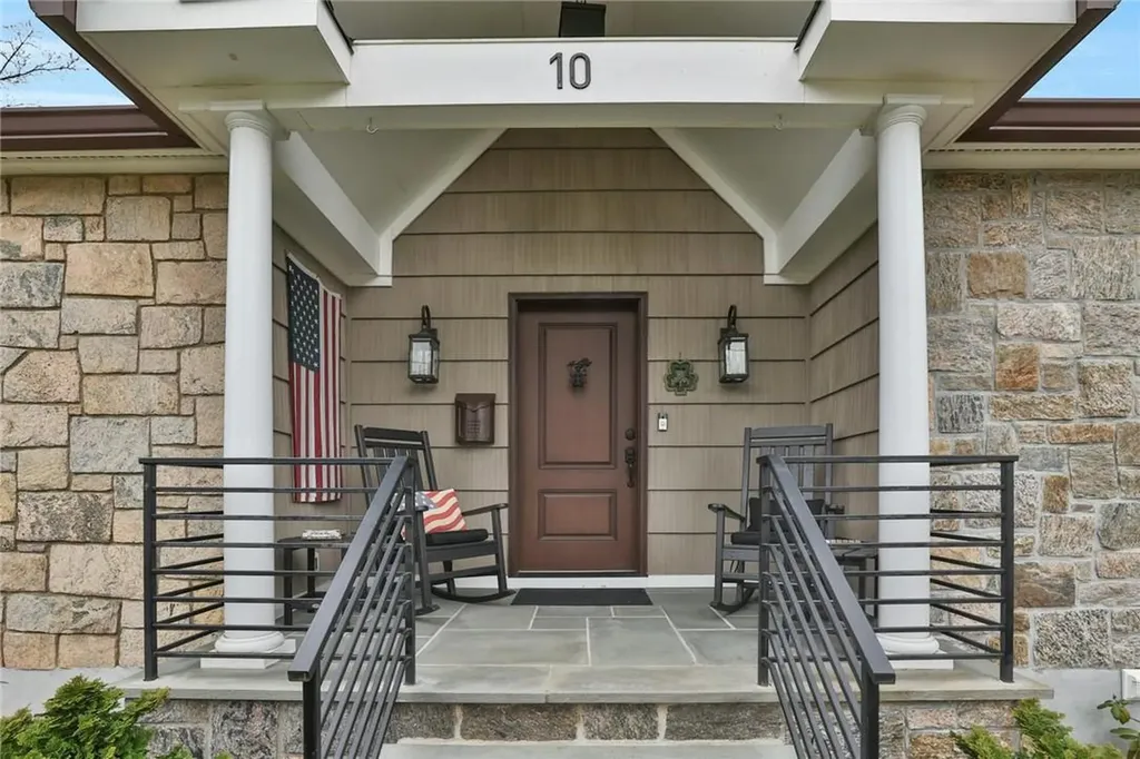 10 Howard Avenue Valhalla NY 10595