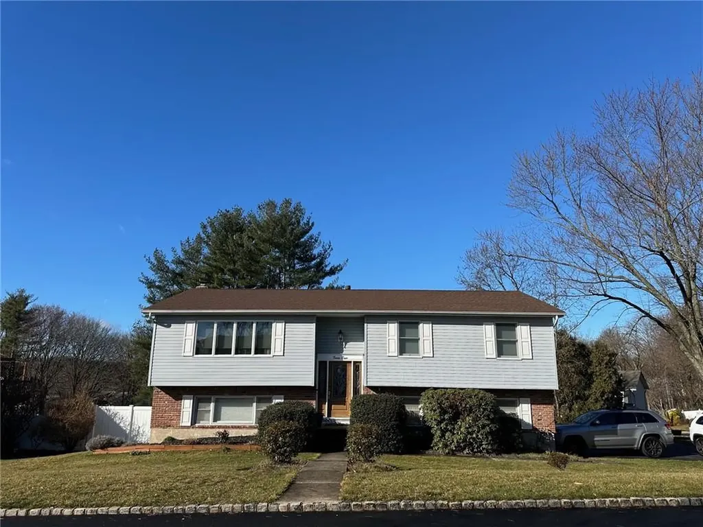 28 Chimney Ridge Drive Nanuet NY 10954