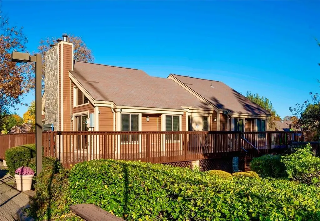 199 Ivy Hill Crescent Rye Brook NY 10573