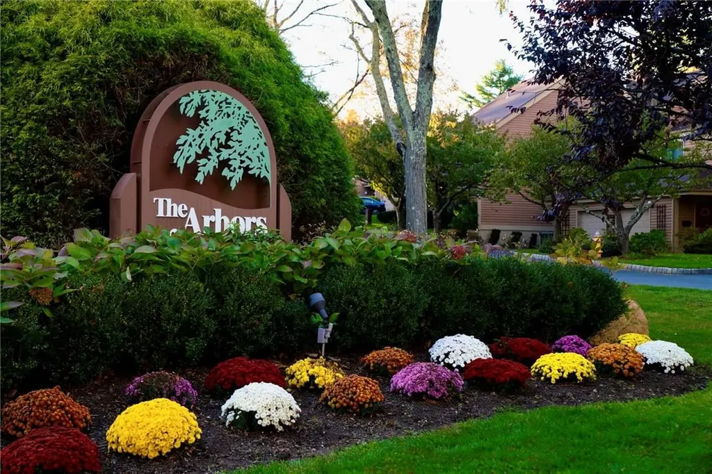 199 Ivy Hill Crescent Rye Brook NY 10573