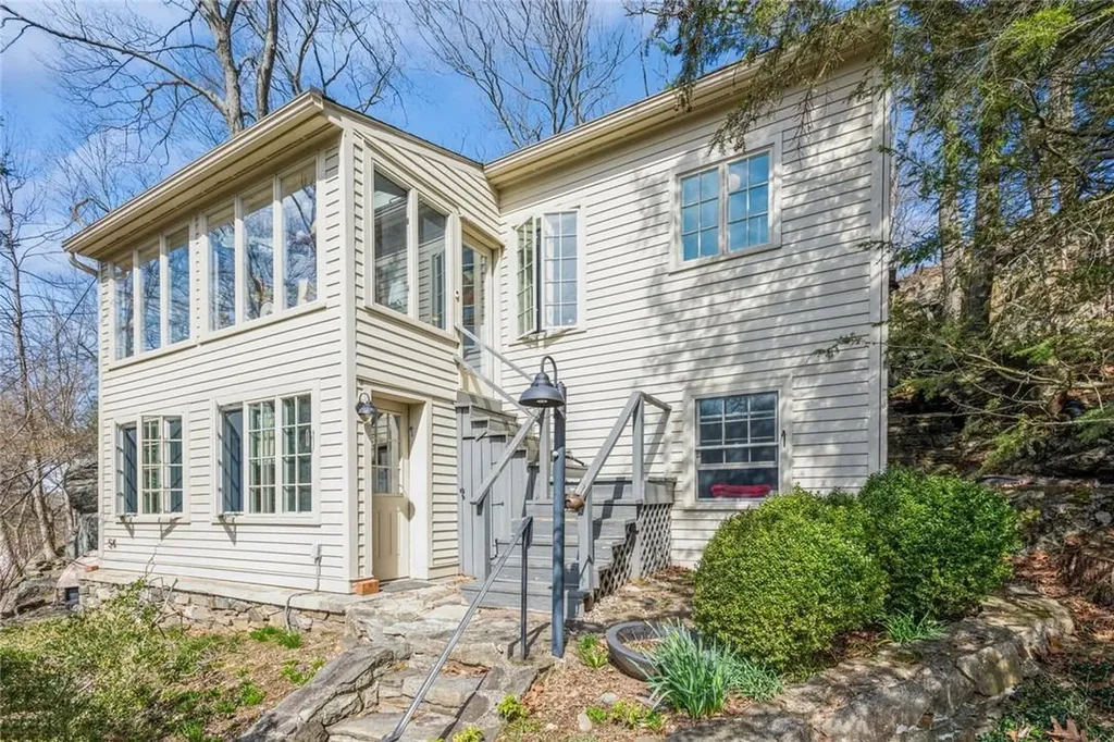 54 Deerfield Road Katonah NY 10536