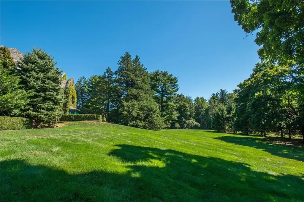4 Whippoorwill Road Armonk NY 10504