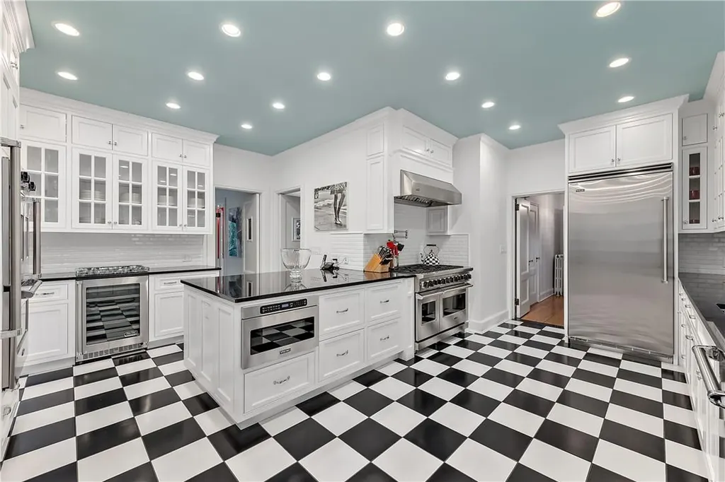 4 Whippoorwill Road Armonk NY 10504