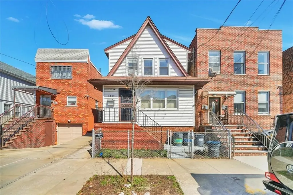 1852 Tomlinson Avenue Bronx NY 10461
