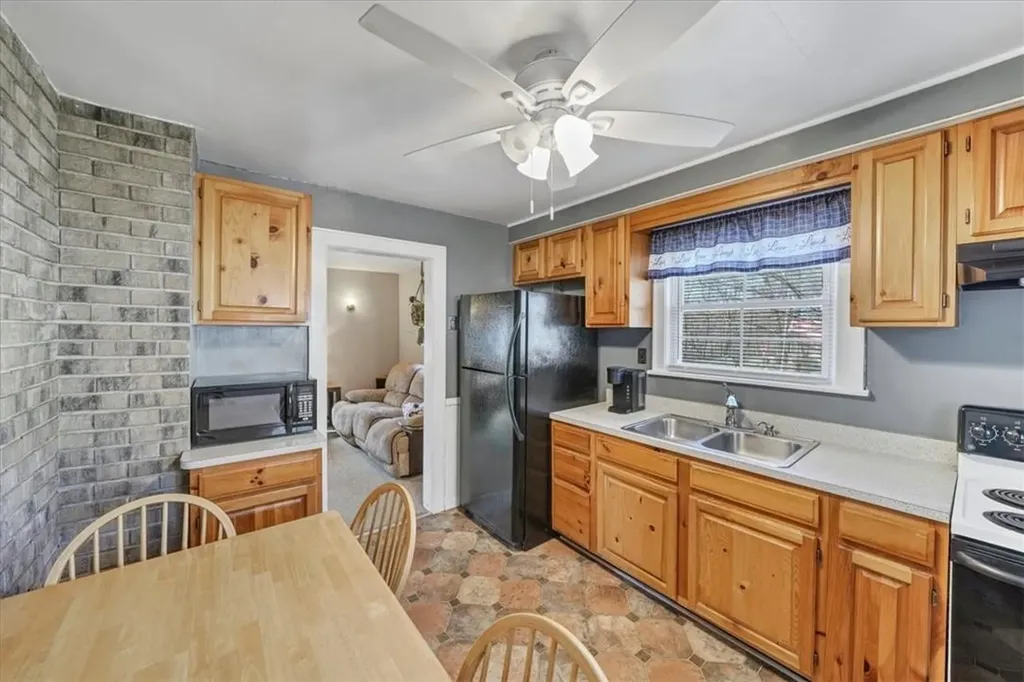 18 Edgewood Terrace Newburgh NY 12550