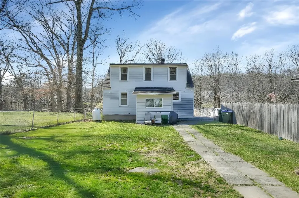 18 Edgewood Terrace Newburgh NY 12550