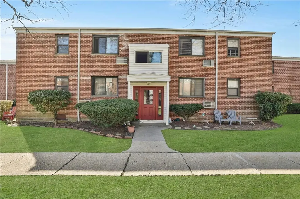 28 Lawrence Drive White Plains NY 10603