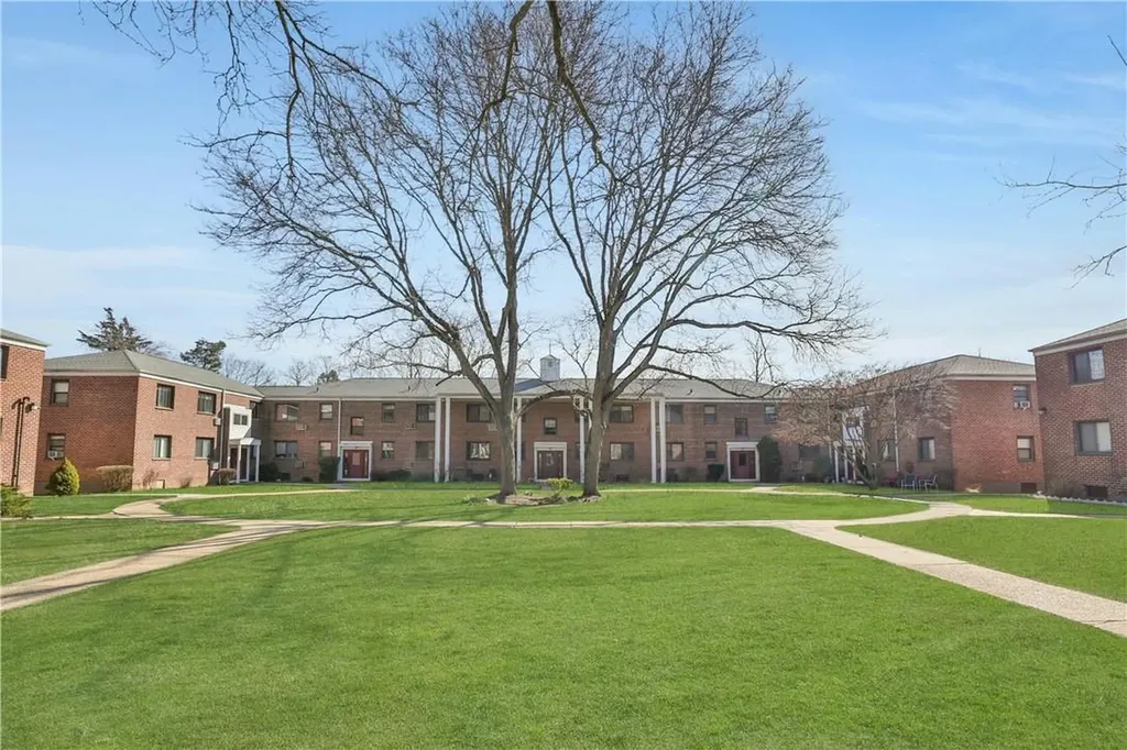 28 Lawrence Drive White Plains NY 10603
