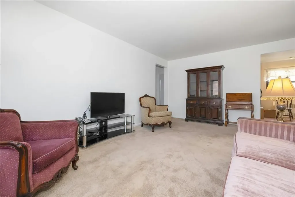 28 Lawrence Drive White Plains NY 10603