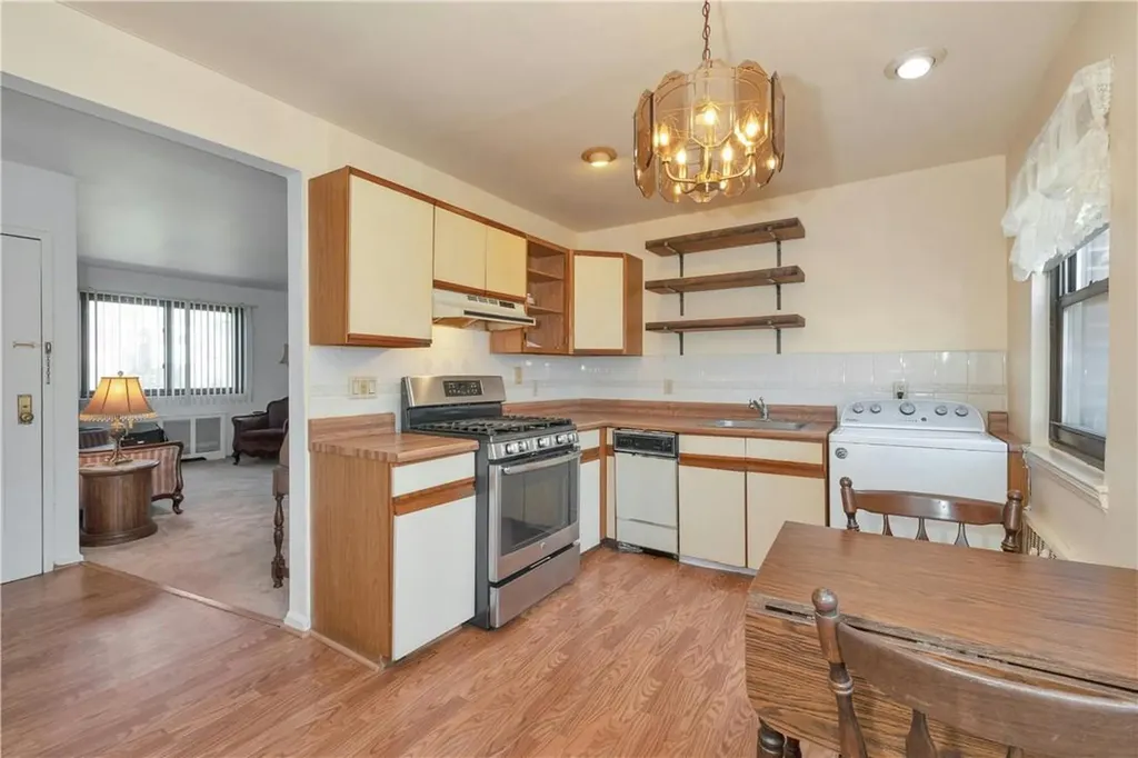 28 Lawrence Drive White Plains NY 10603