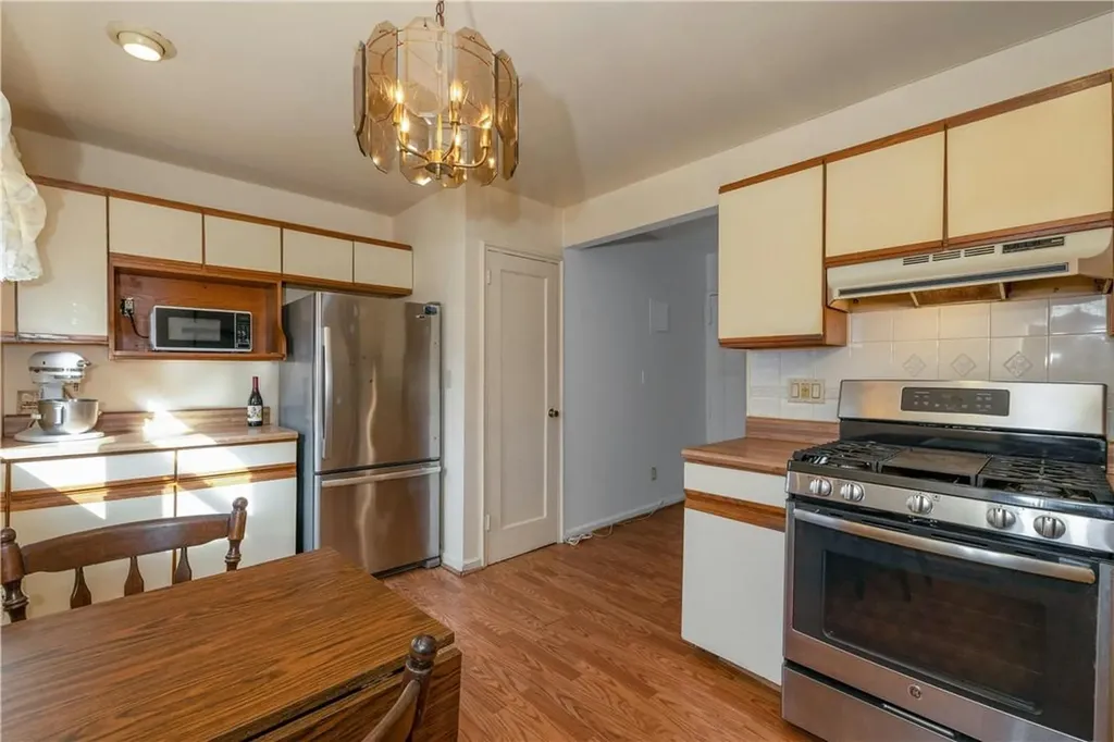 28 Lawrence Drive White Plains NY 10603