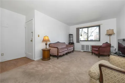 28 Lawrence Drive White Plains NY 10603